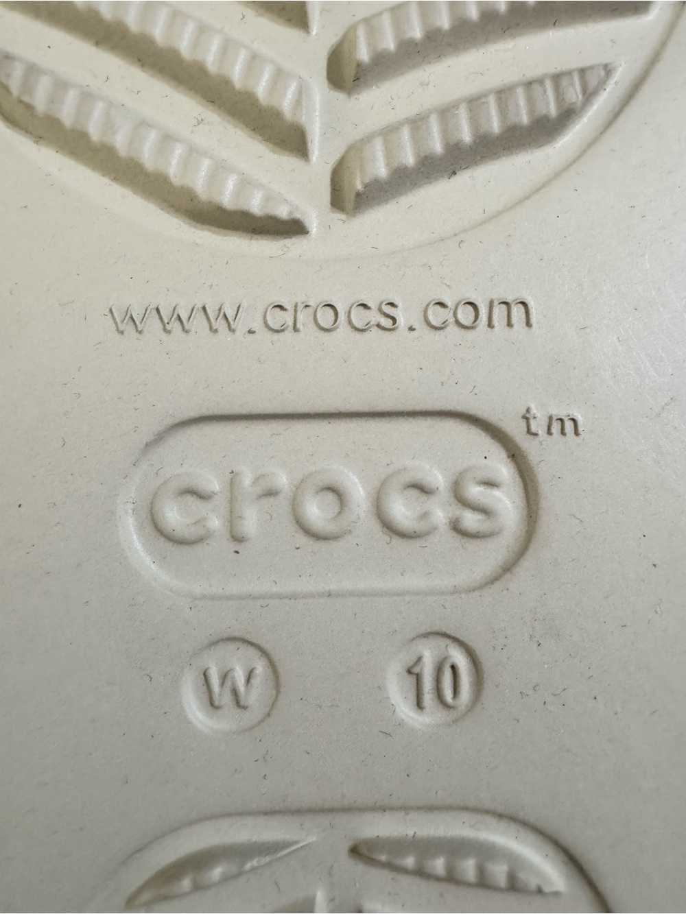 Crocs Classic Platform Flip Flops - Picture 14 of 16